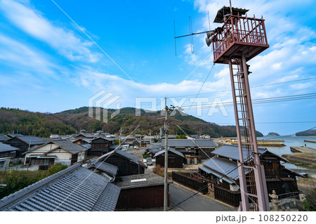 【重要伝統的建造物群保存地区】笠島　東山の山腹から見た集落2　香川県丸亀市本島 108250220