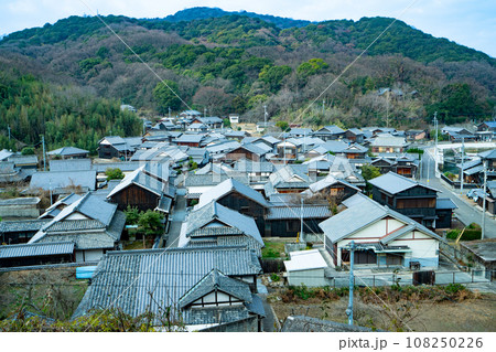 【重要伝統的建造物群保存地区】笠島 東山の山腹から見た集落4 香川県丸亀市本島 【重要伝統的建造物群保存地区】笠島 東山の山腹から見た集落4 香川県丸亀市本島 108250226