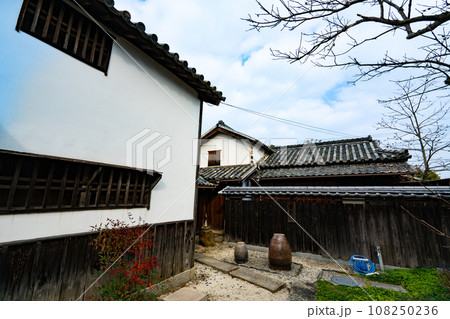 【重要伝統的建造物群保存地区】笠島 笠島まち並保存センター(真木邸)の風景4 香川県丸亀市本島 【重要伝統的建造物群保存地区】笠島 笠島まち並保存センター(真木邸)の風景4 香川県丸亀市本島 108250236