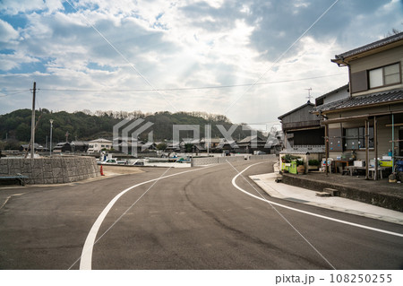 【重要伝統的建造物群保存地区】笠島の街並みと東山 香川県丸亀市本島 【重要伝統的建造物群保存地区】笠島の街並みと東山 香川県丸亀市本島 108250255
