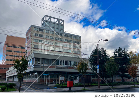 旧旭川市庁舎 斜め正面 北海道旭川市 晴天 佐藤武夫設計 旧旭川市庁舎 斜め正面 北海道旭川市 晴天 佐藤武夫設計 108250390