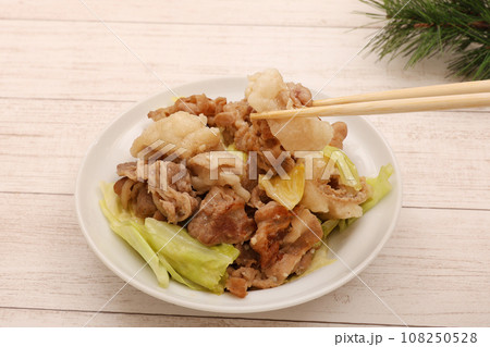 牛ホルモンキャベツ炒め 牛ホルモンキャベツ炒め 108250528