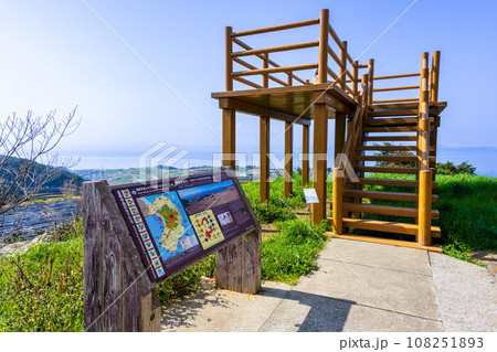 棚畑展望台 　長崎県だんだん畑　観光スポットから観えるパノラマ風景(長崎県雲仙市南串山町) 108251893