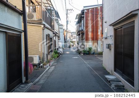 東京下町　路地裏 108252445