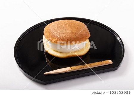 大福どら焼き (つぶあん) 大福どら焼き (つぶあん) 108252981