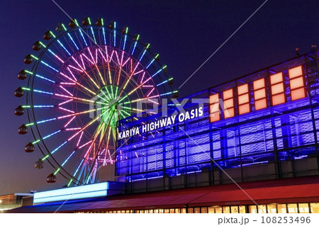 刈谷市、刈谷ハイウェイオアシスの大観覧車と夕空 108253496