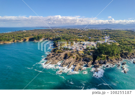 ドローン｜断崖絶壁の観光名所東尋坊を海上から空撮｜福井県坂井市（10月撮影） 108255187