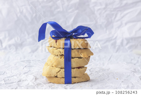 Homemade biscotti or cantuccini. Sweet gluten-free dessert tied with a satin ribbon bow 108256243