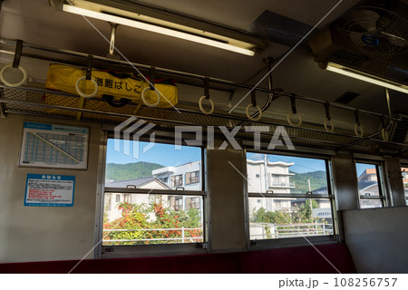 【牟岐線】桑野駅に停車する普通列車 【牟岐線】桑野駅に停車する普通列車 108256757