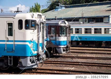 【徳島駅】車両が行き交う午前の徳島運転所 108257095