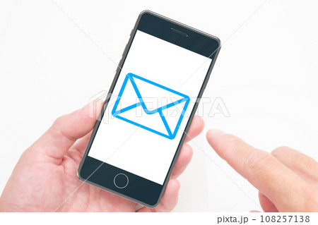 スマホの画面にメール スマホの画面にメール 108257138