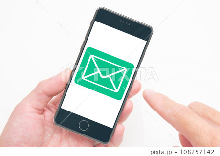 スマホの画面にメール　 108257142