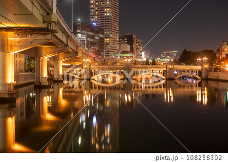 大阪の夜景 大江橋から水晶橋 大阪の夜景 大江橋から水晶橋 108258302