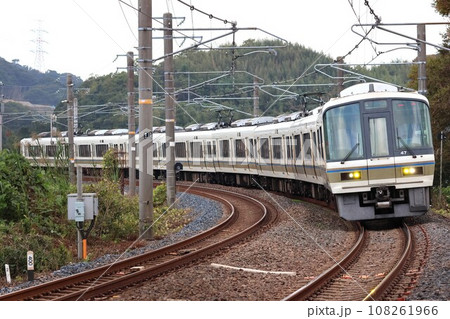 【JR西日本】221系「大和路快速」（大和路線：三郷駅） 108261966