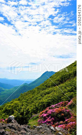 大分県鶴見岳山頂の風景 108264376
