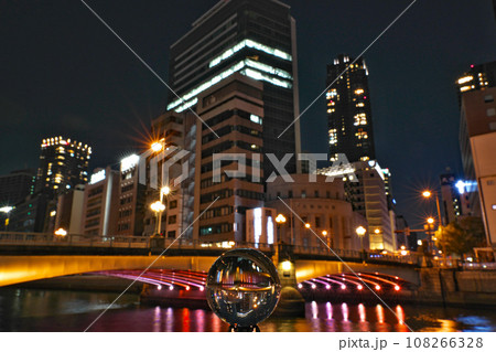 【難波橋 夜景 (水晶玉)】 大阪府大阪市北区中之島 【難波橋 夜景 (水晶玉)】 大阪府大阪市北区中之島 108266328