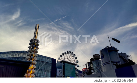 building in the sky / 夕景(都会の夕暮れ,夕焼け空) building in the sky / 夕景(都会の夕暮れ,夕焼け空) 108266964