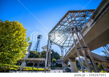 日本の横浜都市景観 横浜市営地下鉄 中川駅前を望む 日本の横浜都市景観 横浜市営地下鉄 中川駅前を望む 108267001