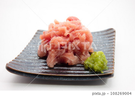 まぐろの剥き身の箸休め まぐろの剥き身の箸休め 108269004