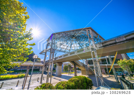日本の横浜都市景観 横浜市営地下鉄 中川駅(副名称・東京都市大横浜キャンパス前)などを望む 日本の横浜都市景観 横浜市営地下鉄 中川駅(副名称・東京都市大横浜キャンパス前)などを望む 108269628