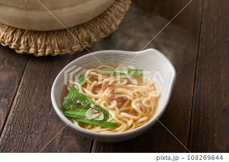 モツ鍋の締めのラーメン 108269644