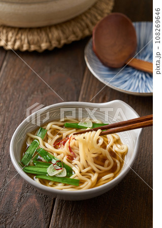 モツ鍋の締めのラーメン 108269646