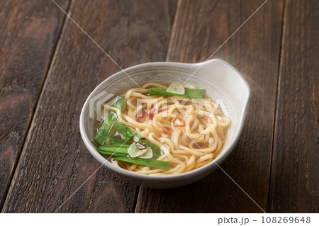 モツ鍋の締めのラーメン 108269648