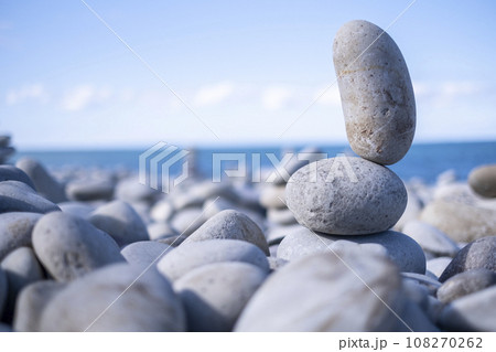 石のある風景　鳴り石の浜（琴浦町） 108270262