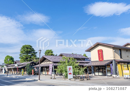 青森県弘前市　弘前城に隣接する人気の観光施設　津軽藩ねぷた村 108271087