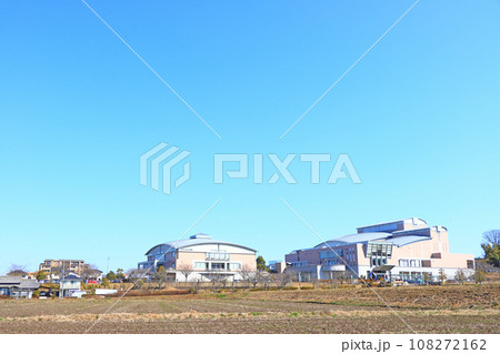 愛知県幸田町、町民会館と図書館の風景 愛知県幸田町、町民会館と図書館の風景 108272162