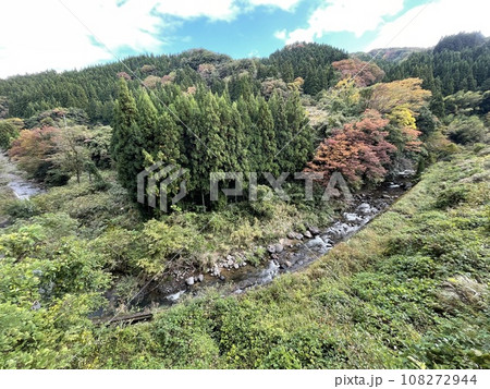 富山県富山市瀬戸地区を流れる黒川 富山県富山市瀬戸地区を流れる黒川 108272944