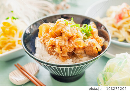 親子丼 108275203