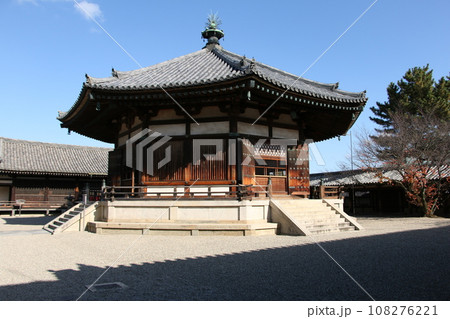聖徳太子の斑鳩の宮跡に建つ法隆寺夢殿 聖徳太子の斑鳩の宮跡に建つ法隆寺夢殿 108276221