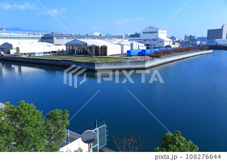 兵庫運河沿いに広がる、川崎車両(株)の鉄道車両工場(神戸市兵庫区) 兵庫運河沿いに広がる、川崎車両(株)の鉄道車両工場(神戸市兵庫区) 108276644