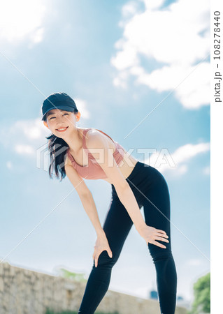 スポーツファッションの女性 108278440