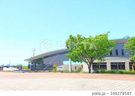 愛知県蟹江町、蟹江町図書館の風景 愛知県蟹江町、蟹江町図書館の風景 108279587