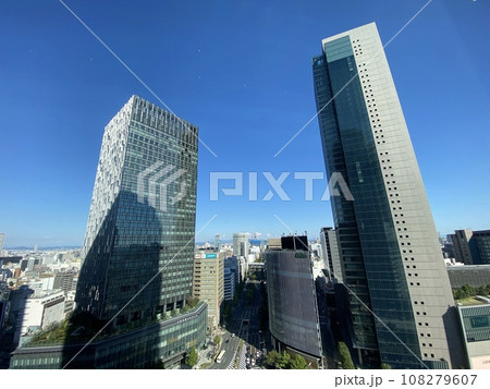 名古屋駅前のビル群 108279607