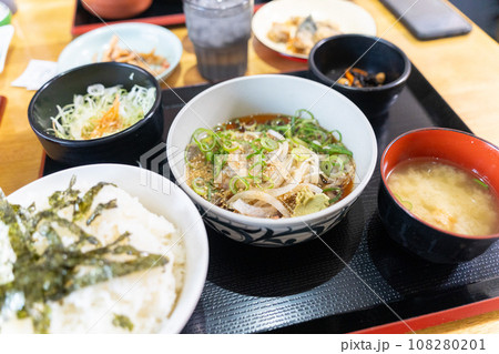 ご飯のお供やお酒のおつまみにピッタリの福岡名物「ごまさば」 ご飯のお供やお酒のおつまみにピッタリの福岡名物「ごまさば」 108280201