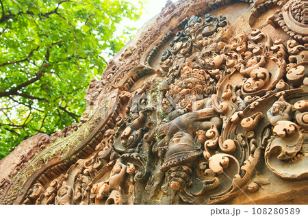 バンテアイ・スレイ　レリーフ　カンボジア・世界遺産 108280589