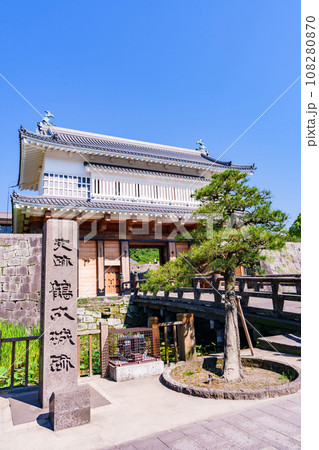 鶴丸城 （鹿児島城） の 御楼門 が 復元【 鹿児島 の 風景 】＊被写体の敷地外である公道から撮影 108280870