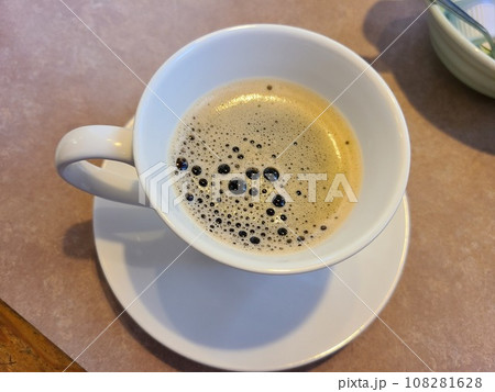 食後のホットコーヒー 食後のホットコーヒー 108281628