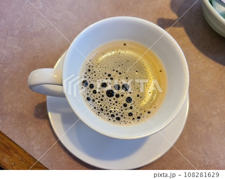 食後のホットコーヒー 食後のホットコーヒー 108281629