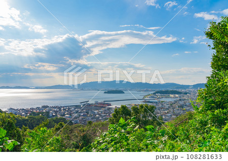 蒲郡の街並み、弘法山展望台からの眺め〈愛知県蒲郡市〉 108281633