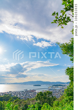 蒲郡の街並み、弘法山展望台からの眺め〈愛知県蒲郡市〉 蒲郡の街並み、弘法山展望台からの眺め〈愛知県蒲郡市〉 108281635