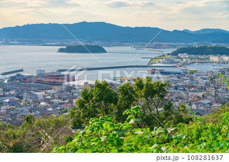 蒲郡の街並み、弘法山展望台からの眺め〈愛知県蒲郡市〉 蒲郡の街並み、弘法山展望台からの眺め〈愛知県蒲郡市〉 108281637