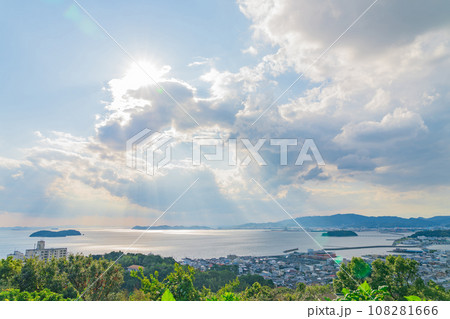 蒲郡の街並み、弘法山展望台からの眺め〈愛知県蒲郡市〉 蒲郡の街並み、弘法山展望台からの眺め〈愛知県蒲郡市〉 108281666