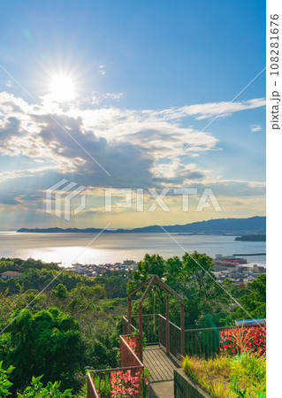 蒲郡の街並み、弘法山展望台からの眺め〈愛知県蒲郡市〉 蒲郡の街並み、弘法山展望台からの眺め〈愛知県蒲郡市〉 108281676