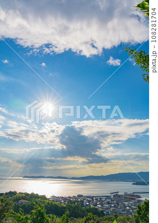 蒲郡の街並み、弘法山展望台からの眺め〈愛知県蒲郡市〉 蒲郡の街並み、弘法山展望台からの眺め〈愛知県蒲郡市〉 108281704