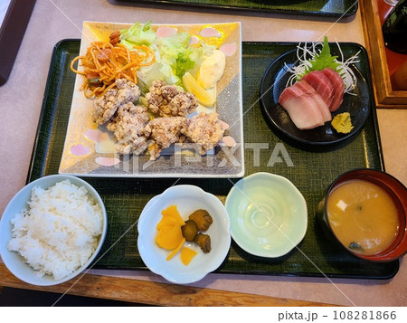 唐揚げと刺身定食 108281866