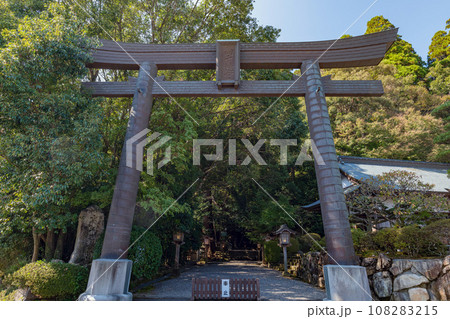 宮﨑 高千穂神社 参道の大鳥居 宮﨑 高千穂神社 参道の大鳥居 108283215